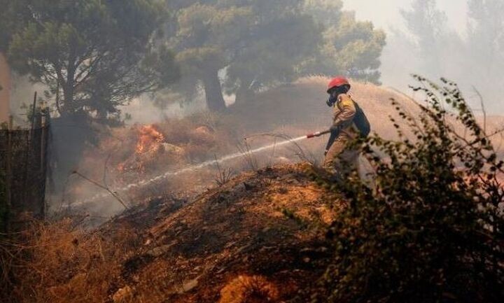 Βίλια: Μαίνεται η πυρκαγιά - Εντολή εκκένωσης προς Ψάθα (upd 18.40)